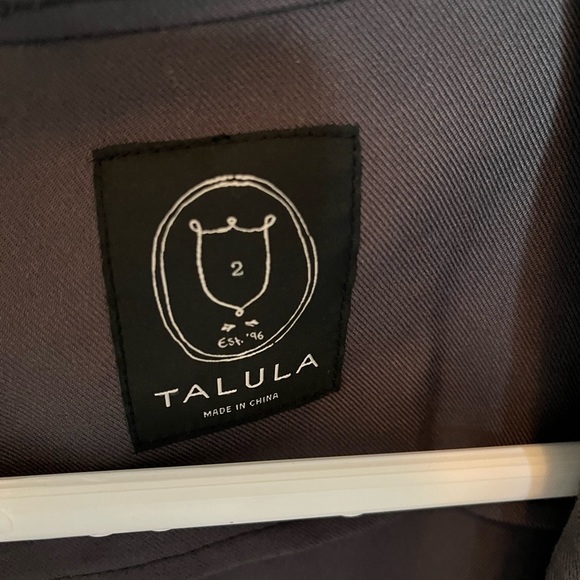 Grey coloured loose fitting blazer, great with a skirt, dress or jeans! - Picture 4 of 5